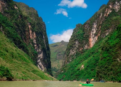 Scenic view of a kayaker navigating Tu San Canyons on the Nho Que River in Việt Nam.